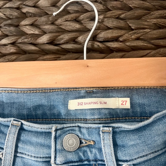 Levi’s 312 Shaping Slim Jeans Size 27 - Picture 3 of 3